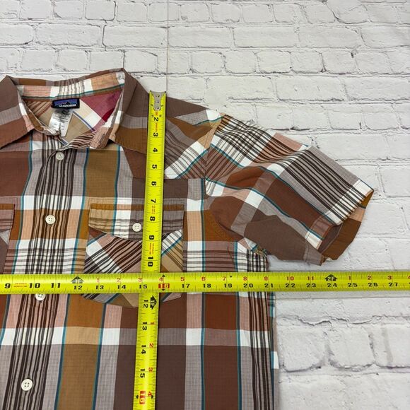 Patagonia Men Short Sleeve Button Down Shirt Top Size Medium Plaid C026 -22 - Picture 3 of 14